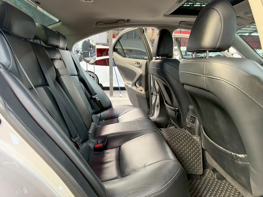 Lexus IS250 2.5 ปี 2010รถบ้านแท้  ออพชั่นแน่น สภาพพร้อมใช้งาน รูปที่ 8