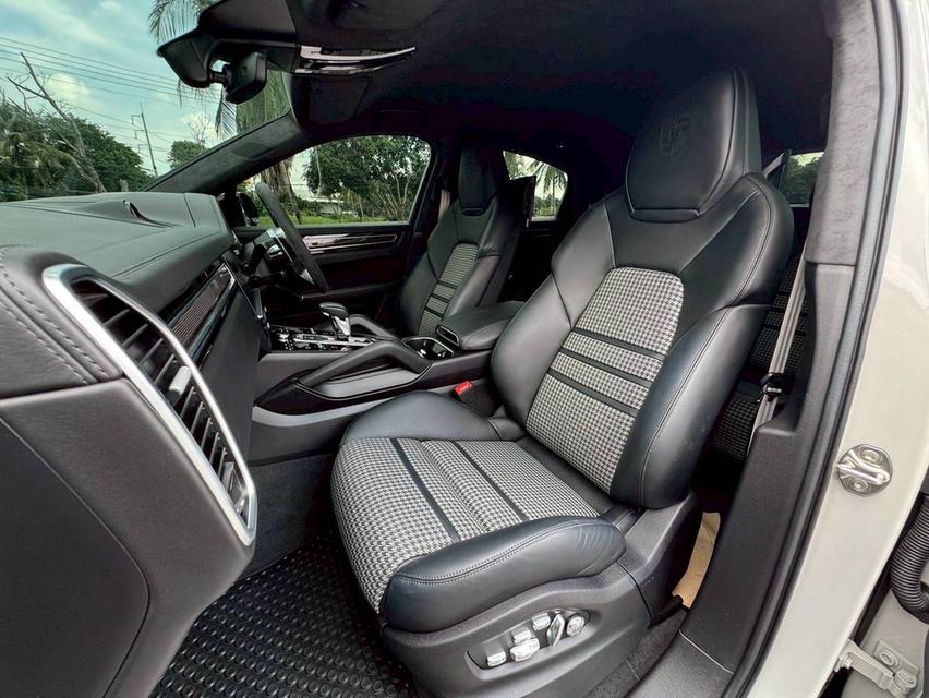 Porsche Cayenne e-hybrid Lightweight Coupe 2020 ไมล์หมื่นกว่าโลเท่านั้น น้อยสุดในตลาด 12