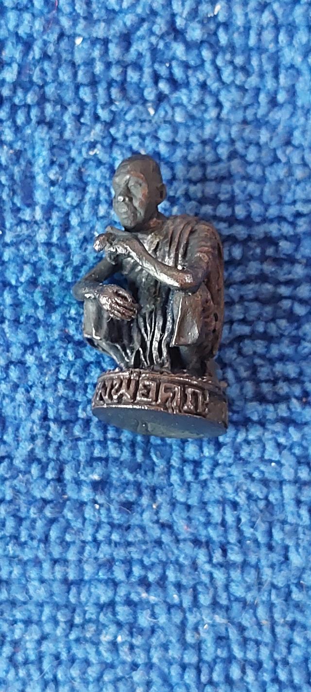 รูปหล่อหลวงพ่อคูณเฉลิมพระชนมพรรษาราชินี รูปที่ 2