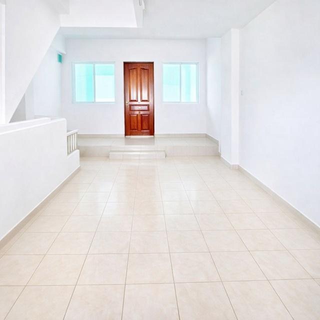 รพ.วิภาราม อมตะนคร 2 กม. นิคมอมตะนคร 500 ม. ปั้มบางจาก อาคารพาณิชย์ 4 ชั้น 3 นอน 1 น้ำ 352 ตร.ม.ทำเลศักยภาพเฟส 4 8