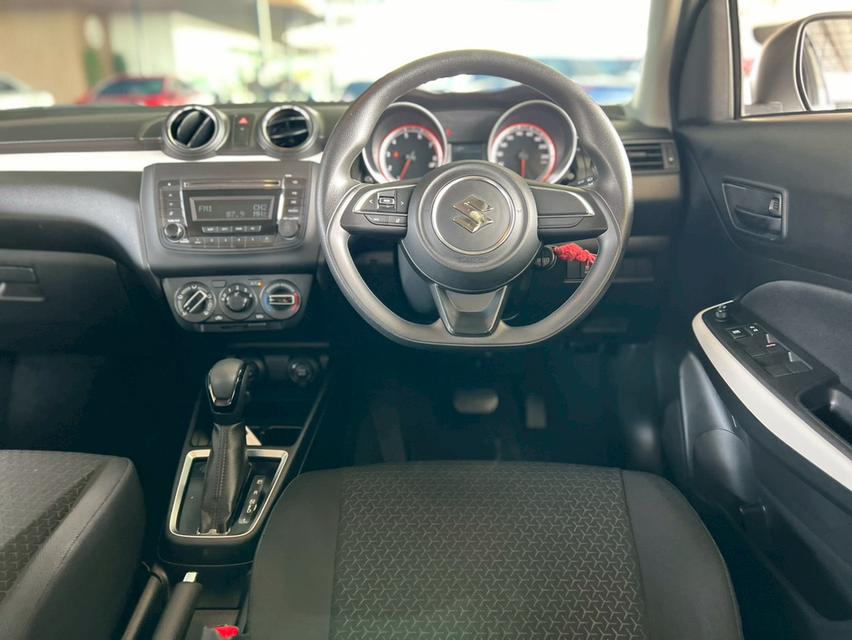ปี 2018 SUZUKI SWIFT 1.2 GLรถสวย วิ่งน้อย ไมล์ 64,915 กิโลเท่านั้น รถมือเดียว คู่มือบุ๊คเซอร์วิสครบ  15
