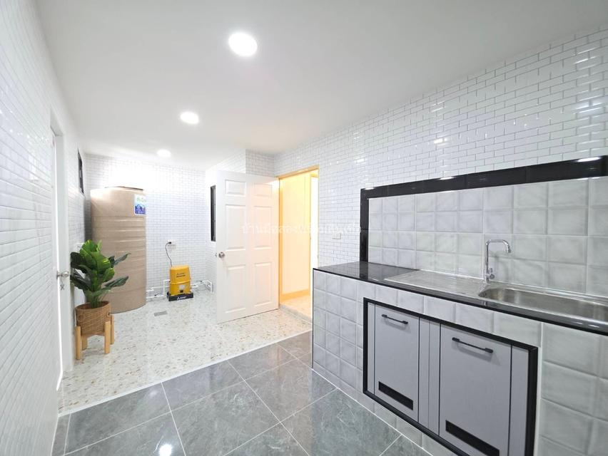 หมู่บ้านวรารักษ์ เลียบคลองสอง 27 18