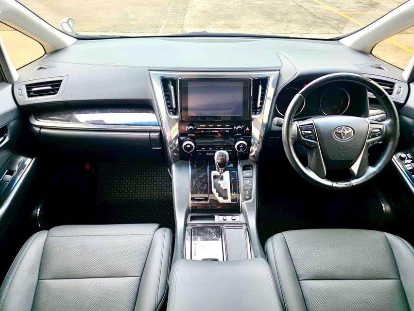 Toyota ALPHARD 2.5SC PACKAGE สีขาว ปี 2023 ไมล์ 20,000 กม.  10