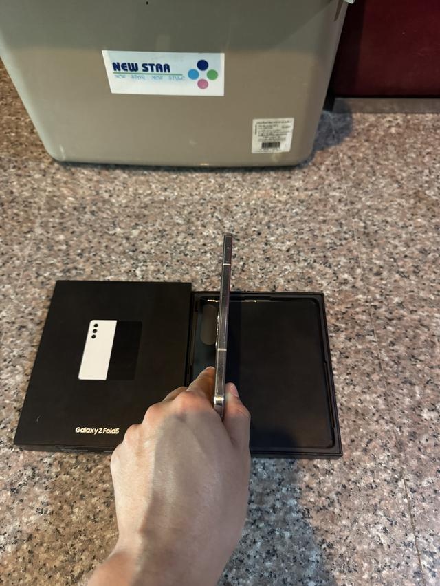 ขายๆๆๆถูกSamsungFold5 512กิ๊กRam12สีใหม่หายาก Cream ยกกล่องอีมี่ตรงสูนTrueสภาพสวยการใช้งานดีเยี่ยมทุกๆฟังชั่นเครื่องรีสโตได้ตลอดไม่มีติดแอคเค้าใดๆคับ 5