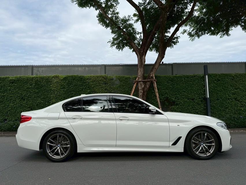 BMW 520 d M-Sport ปี 20 สีขาว ดีเซล ไมล์น้อยสุดในตลาด 40000 โลแท้ๆ