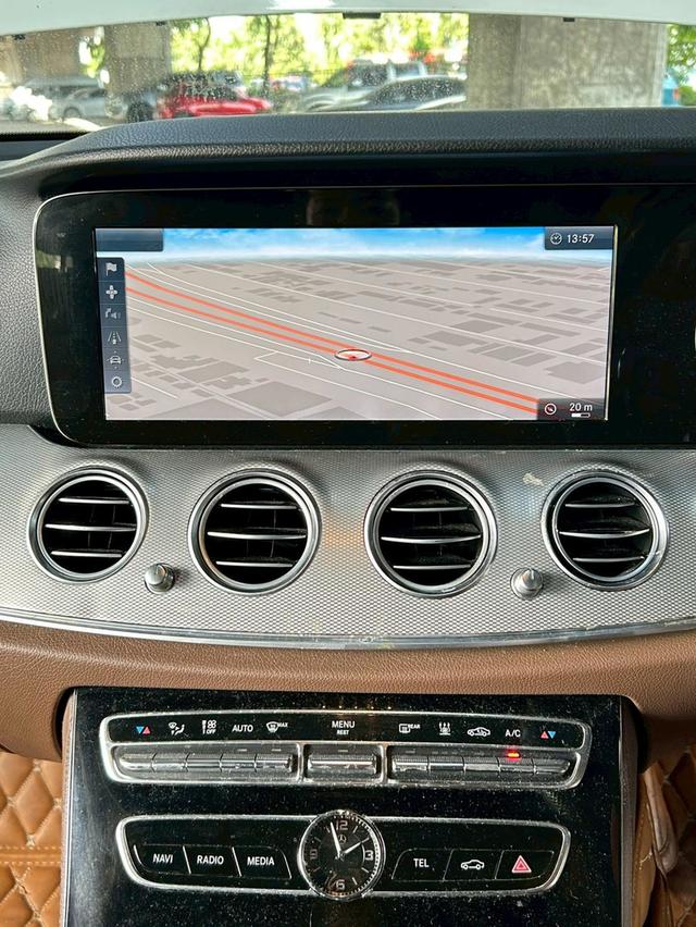 Mercedes-Benz E350e 2.0 Avantgarde W213 AT ปี 2017  14