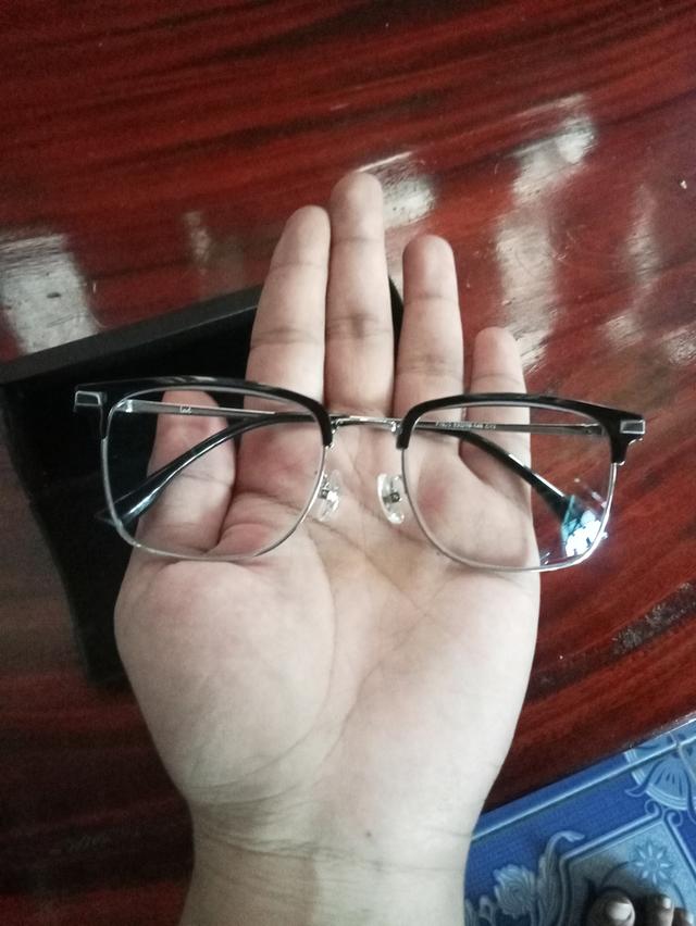 แว่นตา   Smart vision  เลนส์ transition ปรับสี อัตโนมัติ เมื่อถูกแสงUV กรองแสงสีฟ้า  