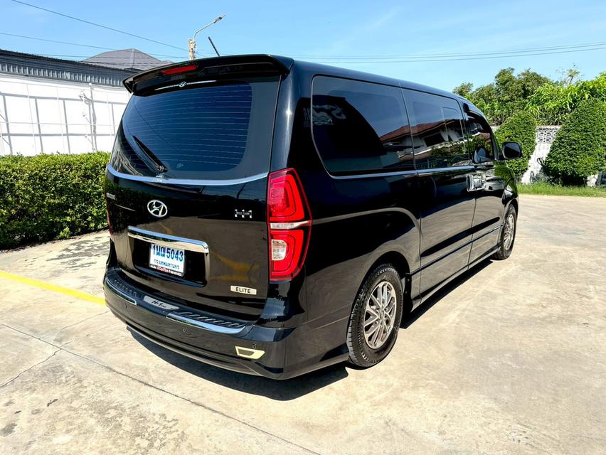 HYUNDAI H-1 2.5 Elite ปี2018 รถบ้านมือเดียวป้ายแดง ยางใหม่ปี 25สีเดิมป้ายแดงทั้งคัน น็อตหน้าหลังไม่เคยขยับ 4