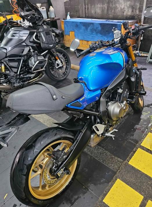  2023 Yamaha XSR900 สีน้ำเงิน 4