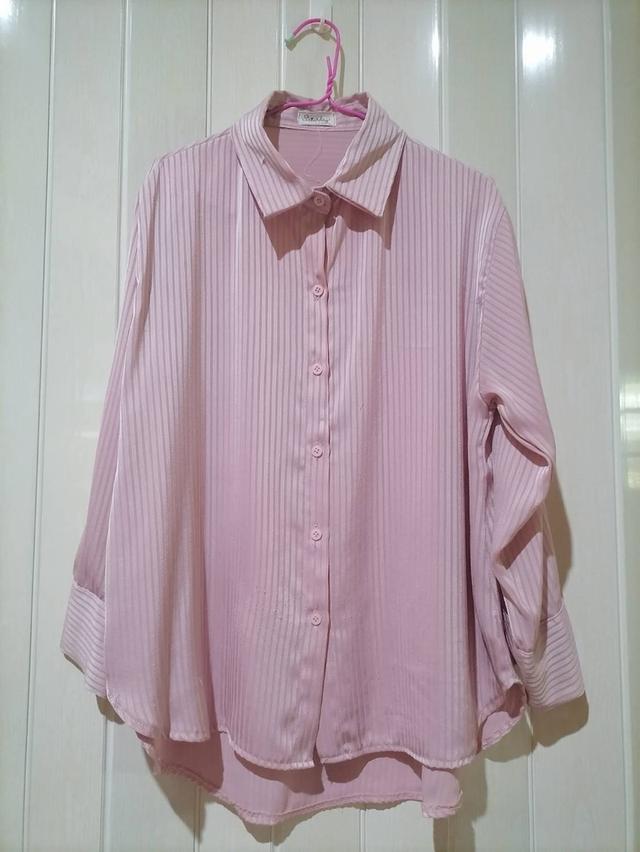 เสื้อเชิ้ตสีชมพูพาสเทล ลายริ้ว