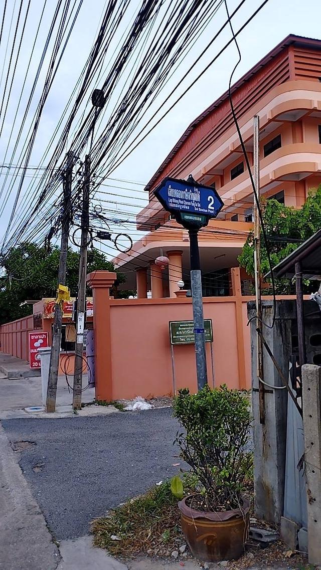 ขายถูกที่ดินสี่เหลี่ยมผืนผ้า อยู่แถวเลียบคลองภาษีเจริญฝั่งใต้ 2 จากถนนพียง 150 เมตร เนื้อที่ 69 ตรว. ทำเลดี ถมแล้ว แหล่งชุมชน ห้างเดอะมอลล์ บางแค