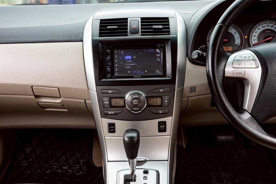 Toyota Altis 1.8G ปี 2011 เกียร์ออโต้ สีขาว สวยสภาพดี 17