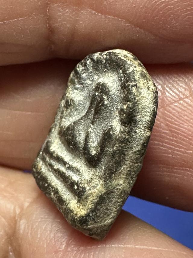 พระปิดตา เนื้อผงกรุวัดท้ายตลาด รูปที่ 3