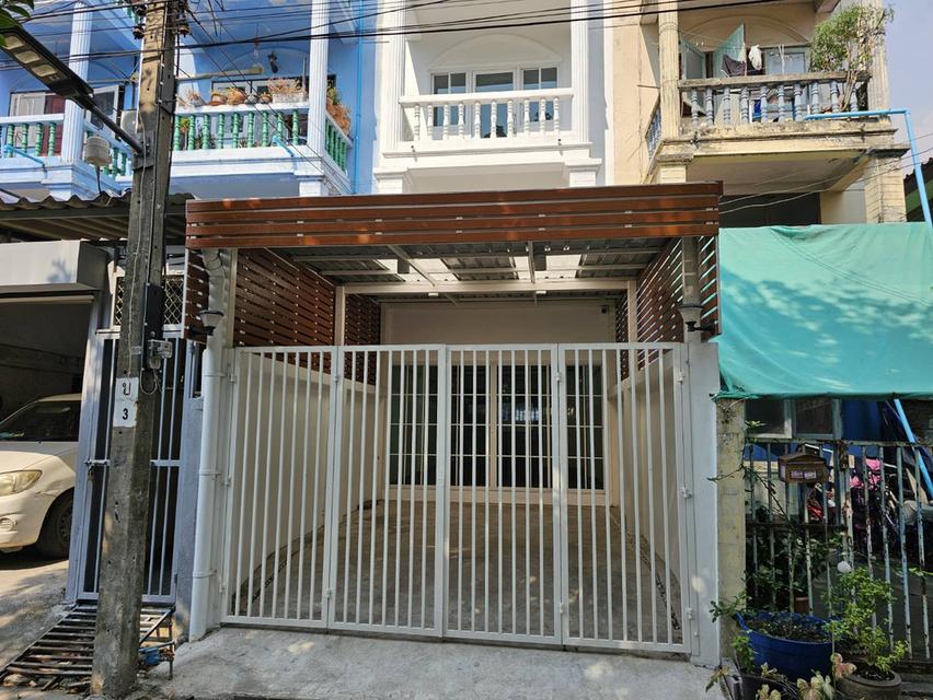 Offering for special sale Townhome  4 floors at  Bang Nan - Prawet not far Suan Luang Rama9 Public Park 2