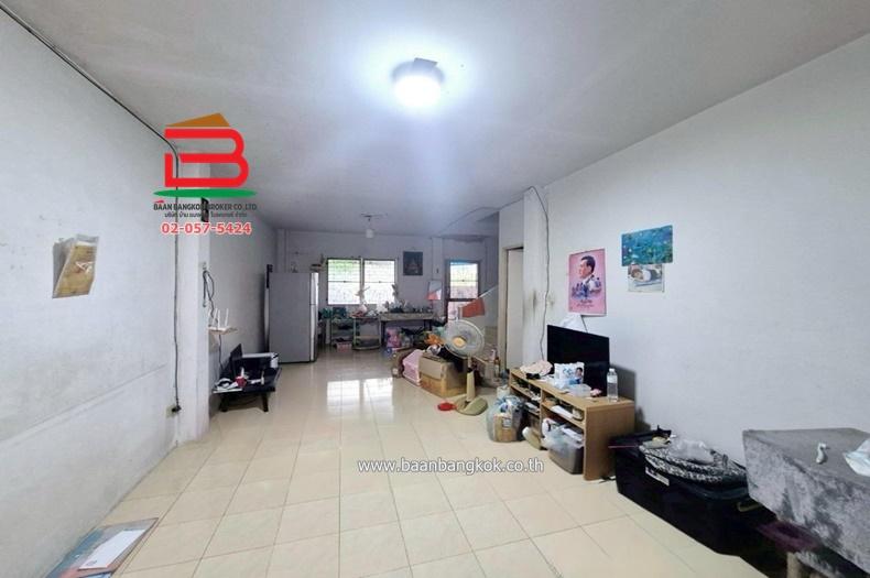 ทาวน์เฮาส์ หมู่บ้าน วิโรจน์วิลล์ เนื้อที่ 18.2 ตรว. ถนนทางหลวงหมายเลข 345 ตำบลละหาร อำเภอบางบัวทอง จังหวัดนนทบุรี