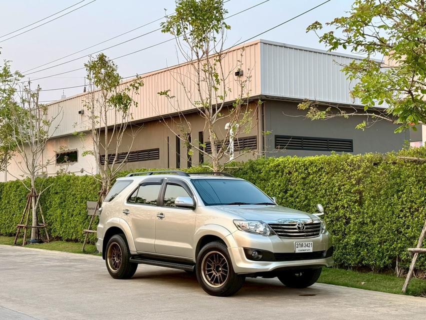 Toyota Fortuner 2.7V auto ปี 2013 โฉมหน้าแชมป์ สีบรอนซ์ทอง เจ้าของดูแลอย่างดี มือเดียว รูปที่ 2