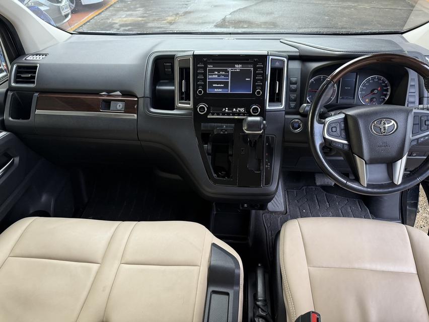 Toyota majesty 2.8 พรีเมี่ยม 12