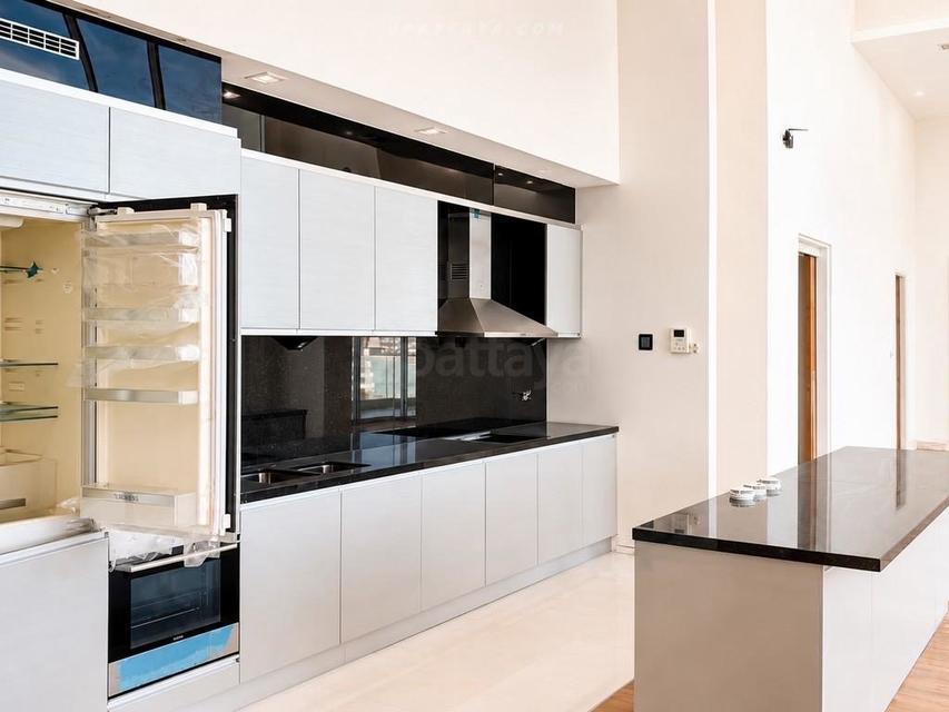 For Sale — Beachfront Penthouse at The Cove Condominium, Wongamat Pattaya Penthouse unit• 2-storey layout•: 565 sq.m.• Floor: 16–17• 4 bedro 5