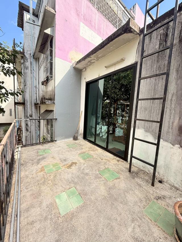 ขาย อาคารพานิชย์  ใจกลางเมือง** ทำเลดี  หน้าห้างโรบินสัน จันทบุรี ( ทำเลธุรกิจ สามารถต่อยอดได้ ) เนื้อที่ 19.5 ตารางวา ราคา 5,500,000 บาท 4