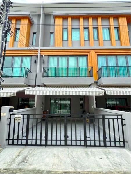 พร้อมเฟอร์ฯบิวท์อินครบ ARL บ้านทับช้าง 900 ม.เฉลิมพระเกียรติ ร.9 87-91 ให้เช่าทาวน์โฮมหรู 3 ชั้น 2นอน 4น้ำ 20ตร.ว. 240ตร 1