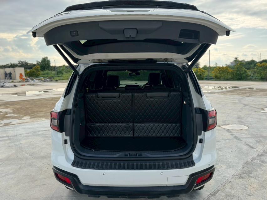 FORD EVEREST Wagon 4dr Titanium 7st Auto 6sp 2WD 2.2 DCT Y17สีขาว เกียร์ออโต้ 10