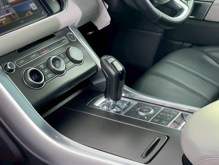Land Rover Range Rover Sport 3.0 SD ปี 2016 จด 2017  16