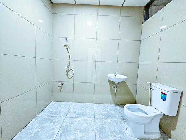 BTSสะพานตากสิน 1.8 กม. จันทร์ 39-43 อาคารพาณิชย์ 6 ชั้น 2 คูหา รร.อัสสัมชัญ 1.4กม. 660 ตร.ม. 6นอน 7น้ำ ถ. เจริญราษฎร์ เซ 4