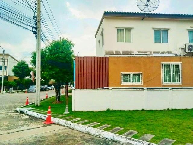 สุขสวัสดิ์ พระราม3 ม.พระจอมเกล้าธนบุรี 1.8 กม. 3 นอน ถูกสุดๆ ให้เช่าทาวน์โฮมหลังมุม 34 ตร.วา. 270 ตร.ม. 2 น้ำ 2