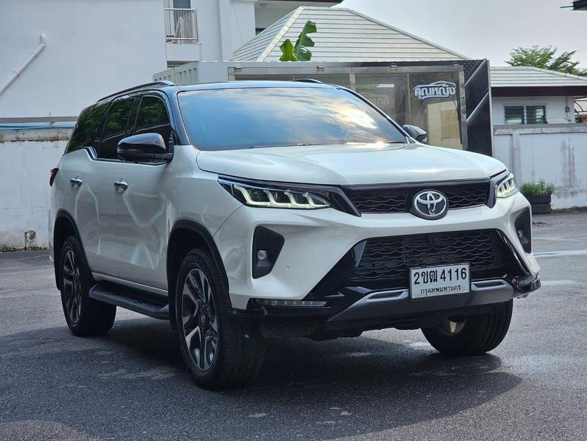 TOYOTA FORTUNER Legender 2.4V  2WD AUTO ปี2021