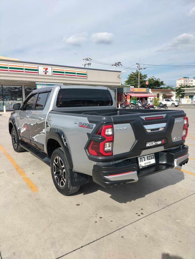 Toyota Hilux Revo ยกสูง 4 ประตูสีบรอนซ์ ดีเซล เกียร์ออโต้ 2