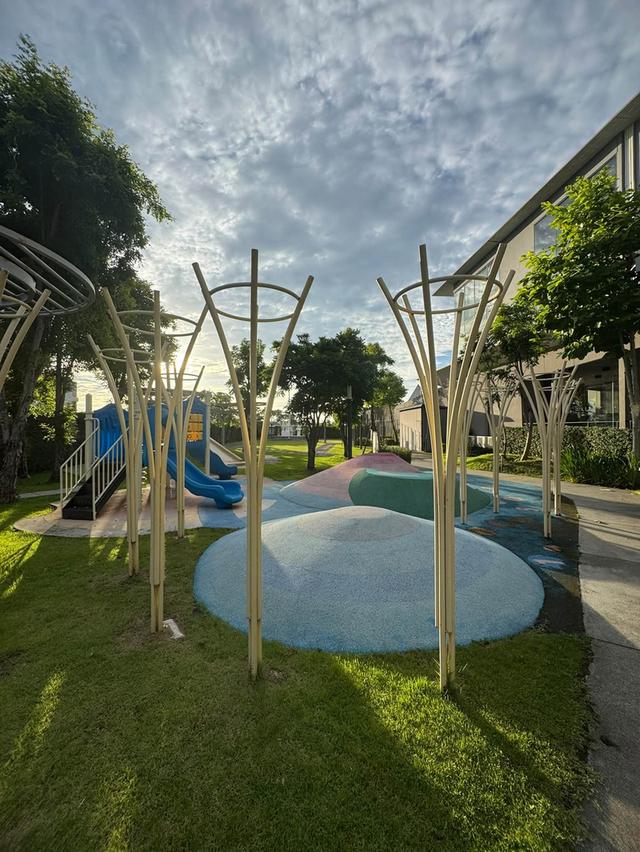 ให้เช่าทาวเฮ้าส 3 ชั้น โครงการ Altitude Kraf Bangna   หลังมุม มีพื้นที่สวน 12
