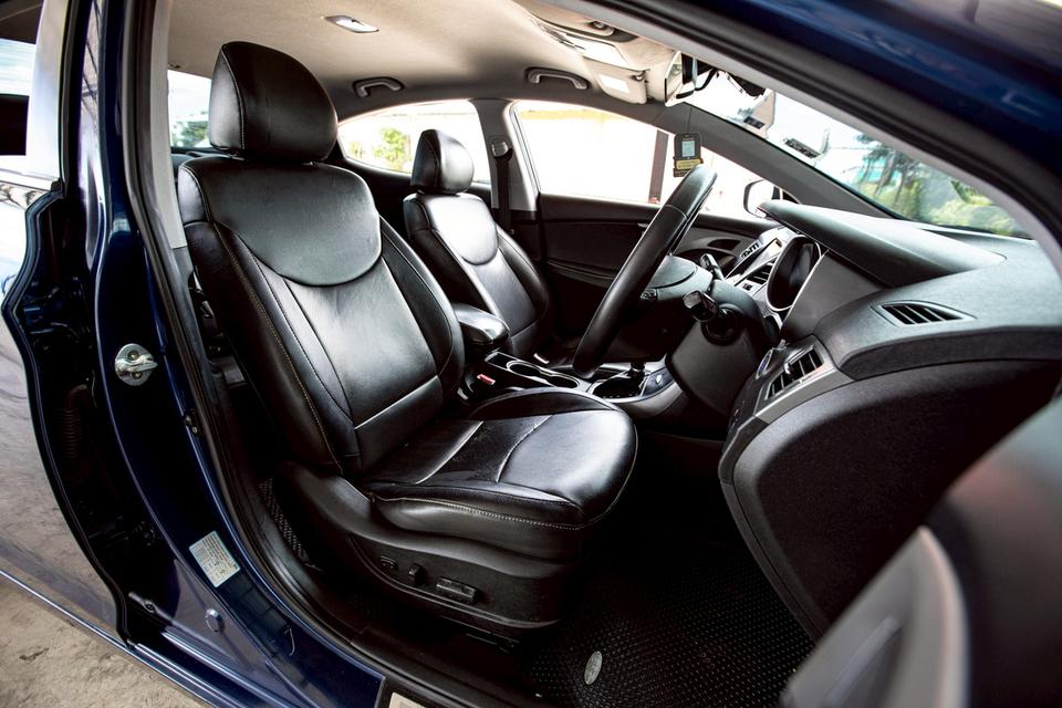 Hyundai Elantra 1.8 รุ่นท๊อป ปุ่มสตาท์ ปี 2015 สีน้ำเงิน เกียร์ออโต้   12