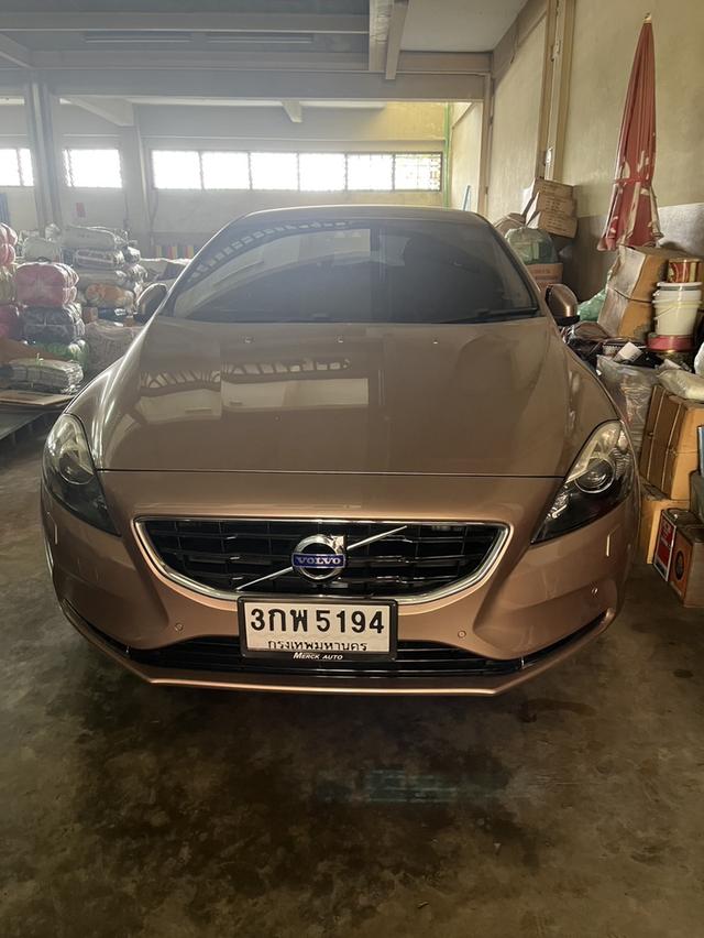 ขาย Volvo V40 T5 ใช้งานน้อย ไมล์น้อยมาก เจ้าของขายเอง