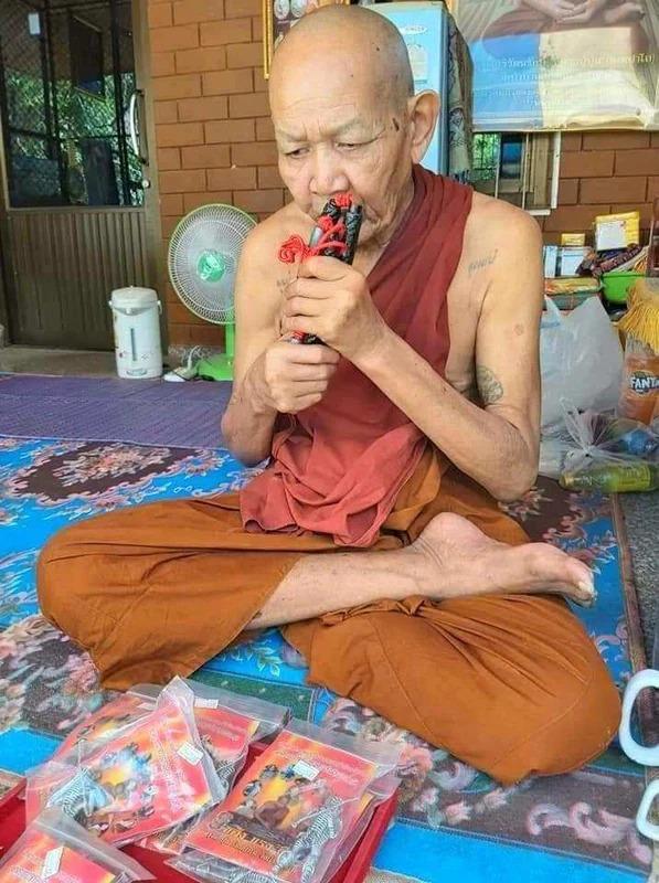 Discover the power of the Takrud Sai Nia — invincible, protective, and blessed for ultimate safety and charm! 6