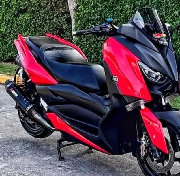 Yamaha Xmax สีแดงงงง 3