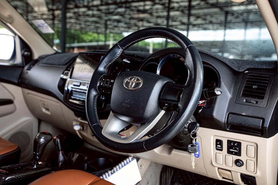 TOYOTA FORTUNER 3.0V 4WD สีเทา เกียร์ออโต้ ปี 2005 แต่งครบๆ หลักแสน 13