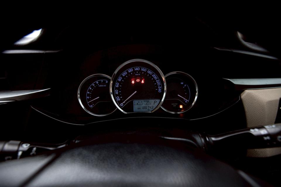 Toyota Altis 1.6G ปี 2014 สีขาว 16