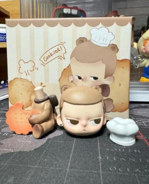 BEAR BISCUIT FIGURE - LIMITED EDITION 3