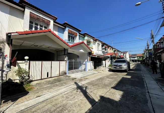 ขายทาวน์เฮ้าส์ หมู่บ้านปิยวรารมย์ 3 ถนนบ้านกล้วย-ไทรน้อย อำเภอไทรน้อย นนทบุรี 2