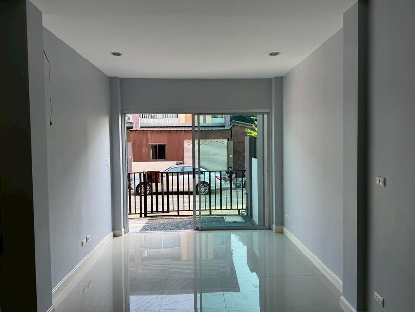 ขายทาวน์เฮ้าส์ 2 ชั้น 17 ตร.ว.หมู่บ้านสินนครวิลล์ ประชาอุทิศ–คู่สร้าง ทำเลดี ราคาเพียง 1.9 ล้าน (ฟรีโอน) 3