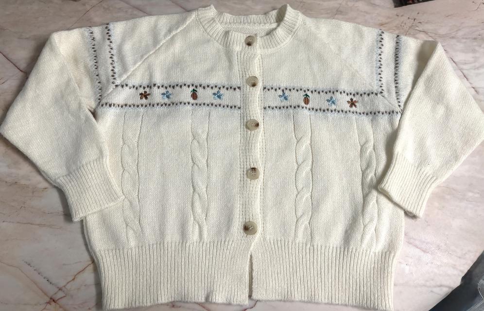 เสื้อคาร์ดิแดนสีขาวออฟไวท์