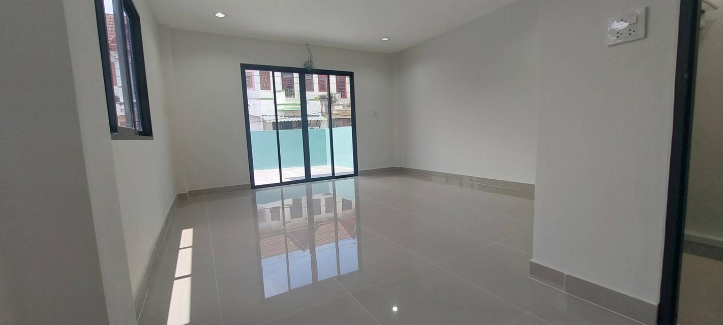 ทาวน์โฮมหลังใหญ่เกินคาด! โครงการพงษ์ศิริชัย 2-อ้อมน้อย สาย 4 เพชรเกษม 6