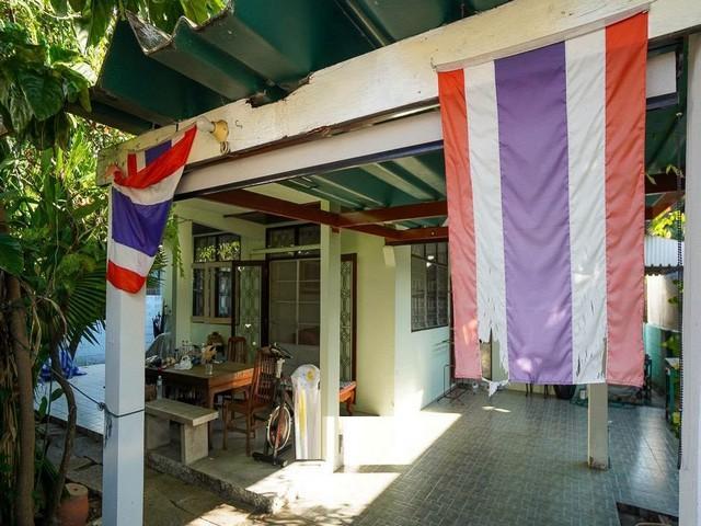 ขายบ้าน ชั้นเดียว หมู่บ้านรวมโชค โชคชัยสี่ ซอย 54 ใกล้ Central Eastville ลาดพร้าว-โชคชัย 4 ขายตามสภาพ บ้านต้องรีโนเวท แหล่งชุมชนใกล้ร้านอาหาร 3