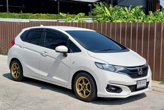 HONDA JAZZ 1.5  V MNC  i-VTEC AUTO ปี 2017 รถพร้อมใช้ *ฟรีดาวน์* T.086-527-9533