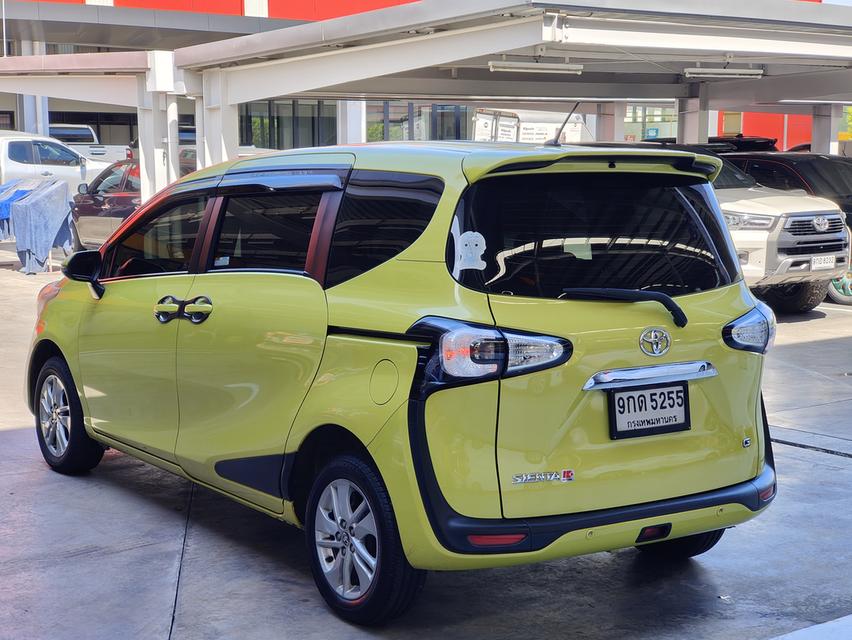 Toyota Sienta 1.5 G AT
