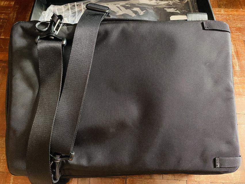 (มือ 1 ของแท้) TOMTOC กระเป๋าสะพายมีช่องใส่ iPAD และ laptop 16" รุ่น Defender ACE A04  6