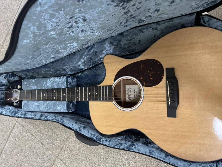 กีตาร์โปร่งไฟฟ้า Martin 4
