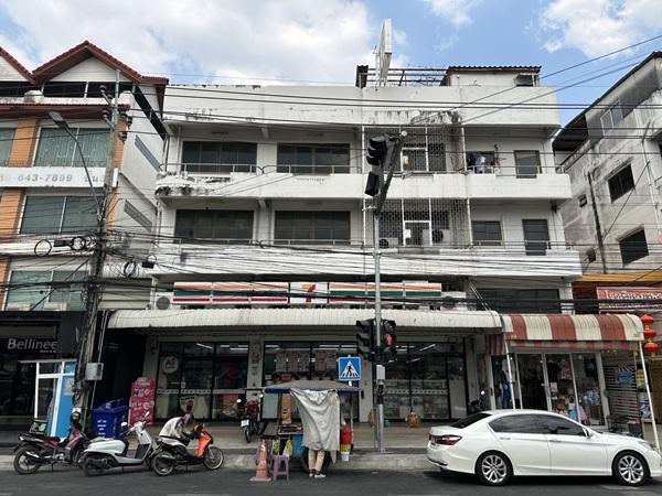 ขายด่วน! อาคารพาณิชย์ 3.5 ชั้น พร้อมผู้เช่า ทำเลทองแบริ่ง ตรงข้าม รร.เซนต์โยเซฟ โทร 092-830-9541 2