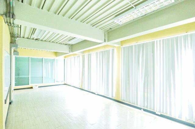 ตลาดไอยรา 600ม. โชว์รูม อาคารให้เช่า มีลิฟต์ ชั้น1-3 ใกล้แม็คโคร คลองหลวง 400ม. 3 นอน 5 น้ำ ใกล้แม็คโคร อาคาร 4 ชั้น ตลา 5