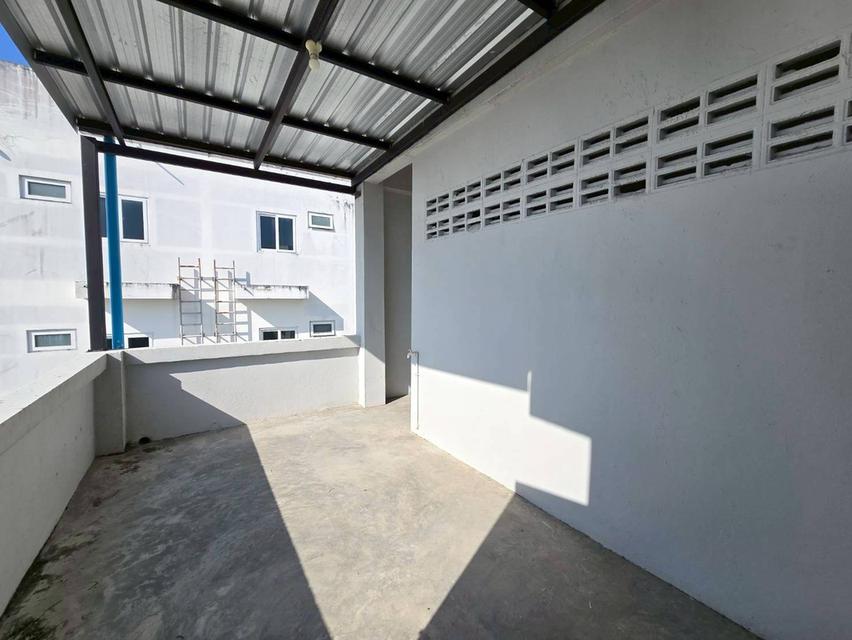 ขายทาวน์โฮม 4 ชั้น รีโนเวทใหม่ ใกล้รถไฟฟ้า สายสีชมพู มีนบุรี (N.1966) 10